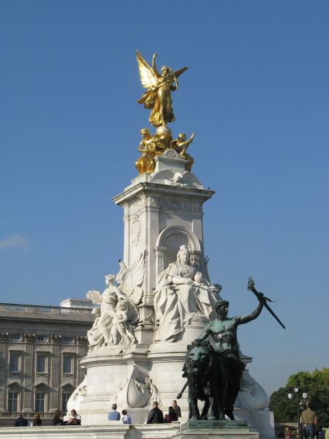 London: Royal Tour w/ timed entry to Buckingham Palace Entry - Buckingham Palace Garden and Its Historical Context