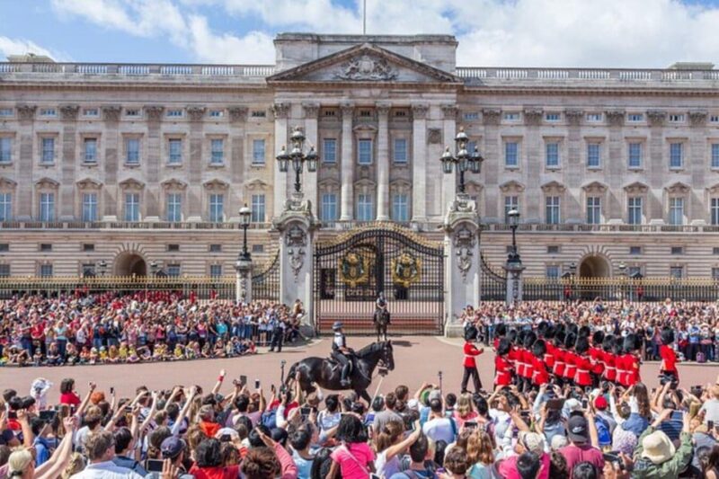 London: Royal Walking Tour with Changing Of The Guard - Key Points