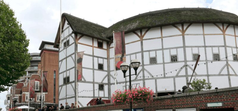 London: Self-Guided History City Tour with an App - Exploring Roman Bath Houses and the Tranquil Church Garden