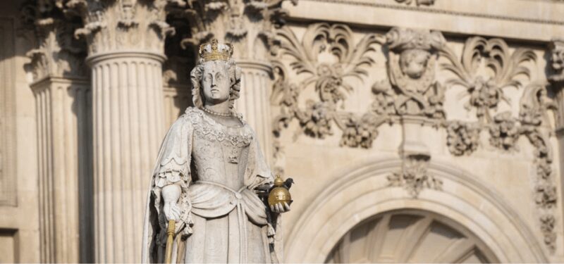 London: Self-Guided History City Tour with an App - Ancient Churches and the Tower of London’s Mysterious Grounds