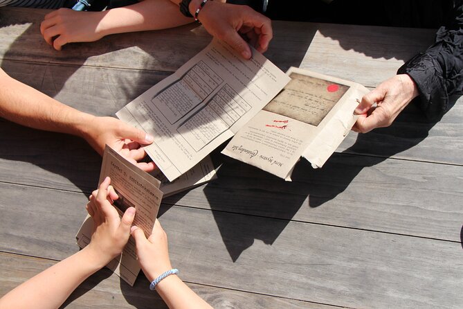 London Self-Guided Murder Mystery Tour by Trafalgar Square - Discovering the Hidden Corners of Leicester Square