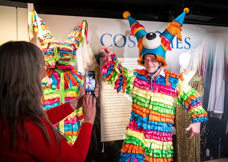 London: Shakespeare's Globe Theatre Guided Tour - Engaging Tour Guides and Positive Feedback