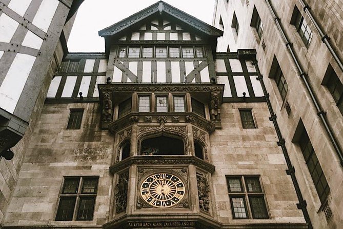 London Soho District - Exclusive Guided Walking Tour - The Vibrant Atmosphere of Soho Square and Carnaby Street