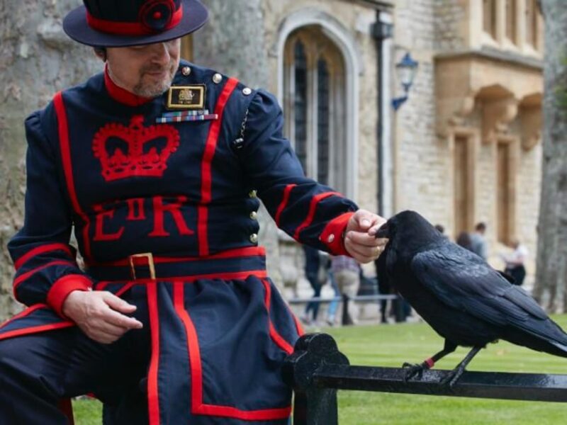 London: South Bank Walking Tour & Enter The Tower of London - Exploring the South Bank: Landmarks and Scenic Views