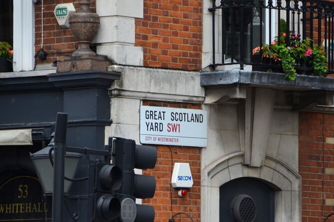 London Spy Experience with Tour Vesper Martini and Dinner - Walking and Exploring Londons Hidden Spy Networks