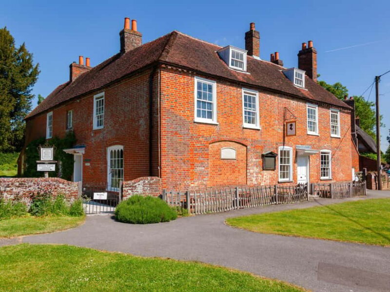 London: Stonehenge and Bath Day Trip with Roman Baths - Explore the Ancient Mysteries at Stonehenge