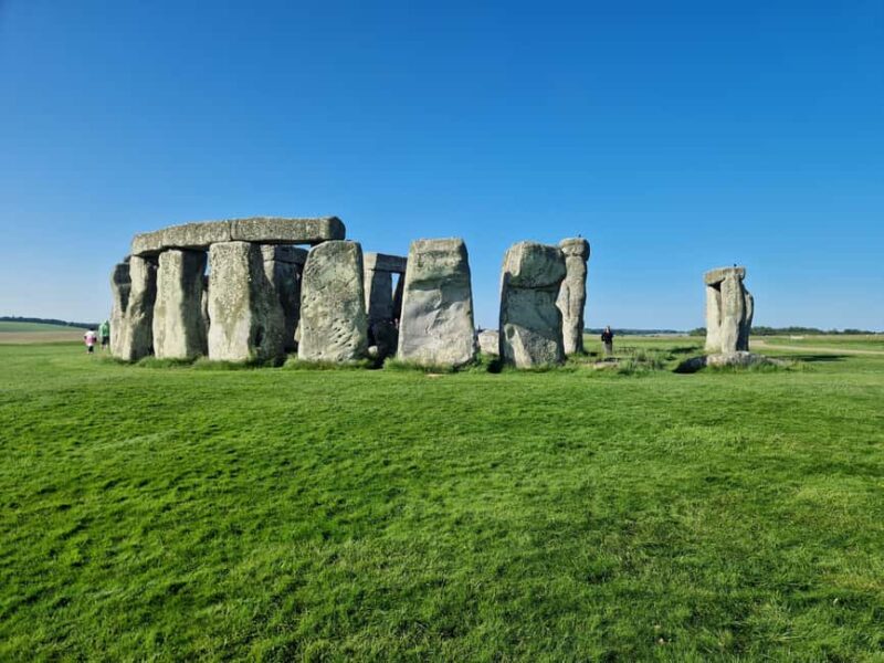 London: Stonehenge and Woodhenge Private Black Cab Tour - The Highlight: Visiting Iconic Stonehenge with a Special Audio Tour