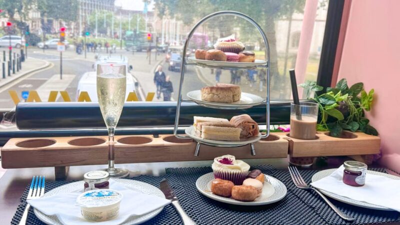 London: Taylor Swift-Inspired Afternoon Tea Bus Tour - The Musical Experience and Atmosphere
