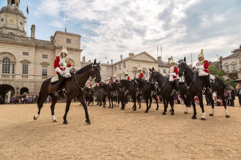 London: The Changing of the Guard Tour and Buckingham Palace - Weather and Cancellation Policies