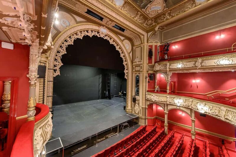 London: Ticket to An Ideal Husband - Key Points