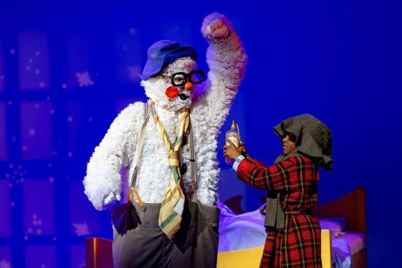 London: Ticket to The Snowman - The Stage Design and Lighting Effects