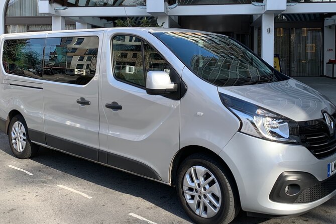 London to Heathrow Airport in a Private Minivan - Reliable Airport Transfer from Central London to Heathrow in a Private Minivan