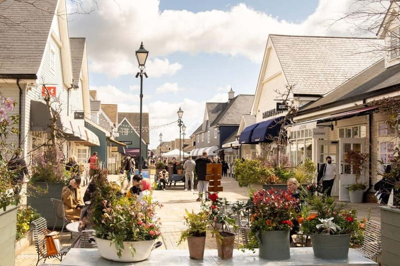 London to Oxford & Bicester Village Tour Return - Flexibility and Booking Options with Pink Berry Cars Ltd