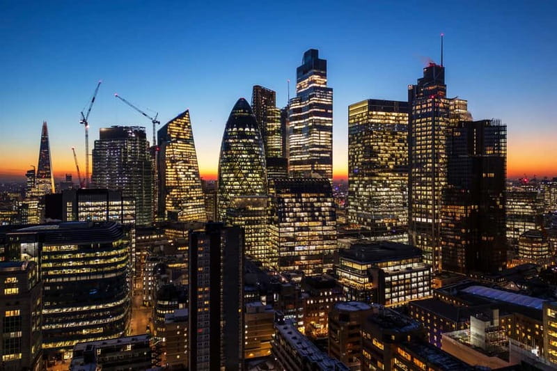 London to Shakespeare Stratford Upon Avon & Cotswold Return - Exploring Burton-on-Water and the River Windrush