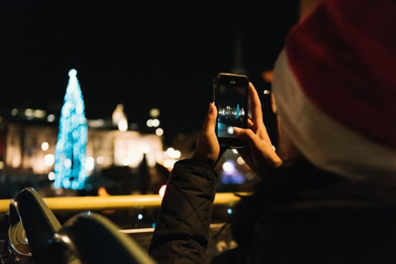 London: Tootbus Christmas Lights Tour incl walking tours - The Inclusion of Walking Tours via the App