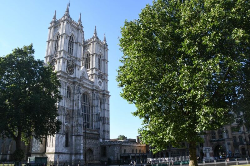 London: Top 30 Sights Walking Tour and London Dungeon Entry - Who Will Enjoy This Tour the Most?