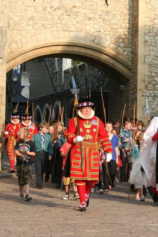 London: Tower of London and Crown Jewels Easy Access Tour - Practical Details: Tour Duration and Pacing