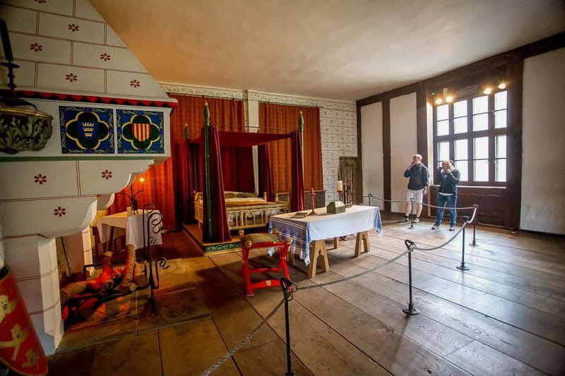 London: Tower of London and Crown Jewels Exhibition Ticket - The Value and Booking Flexibility