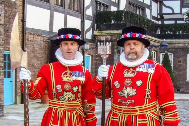 London: Tower of London and Tower Bridge Early-Access Tour - Inside the Jewel House: Behold the Crown Jewels First