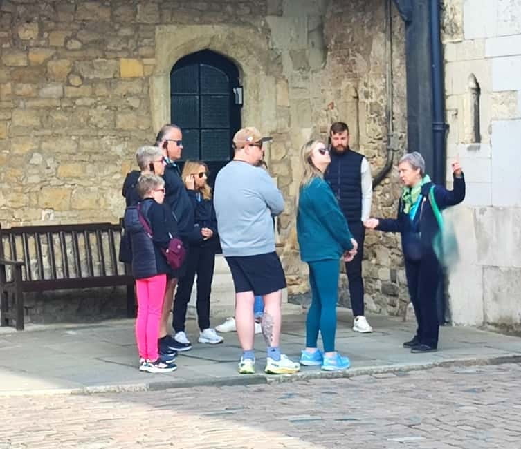 London: Tower of London and Tower Bridge Private Tour - Learning About London’s Dark Past
