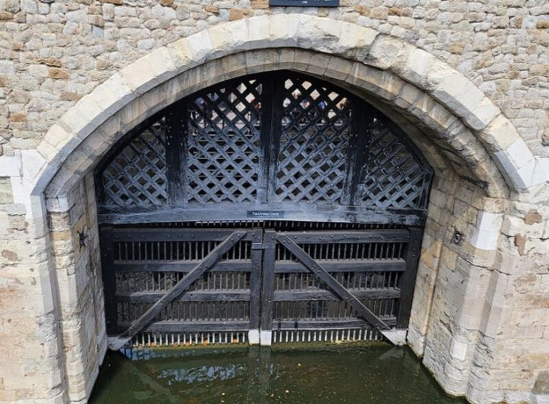 London: Tower of London Guided Tour with Boat Ride - Starting Point and Meeting Logistics in Westminster