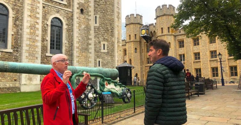 London: Tower of London Guided Tour with Boat Ride - The Guides and Their Storytelling Style