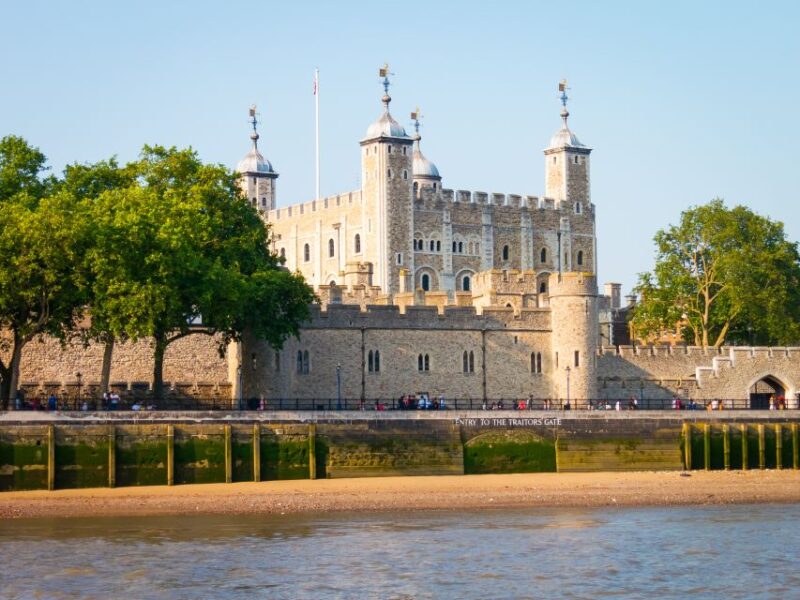London: Tower of London Guided Tour with Crown Jewels Option - Exploring the Historic Tower of London
