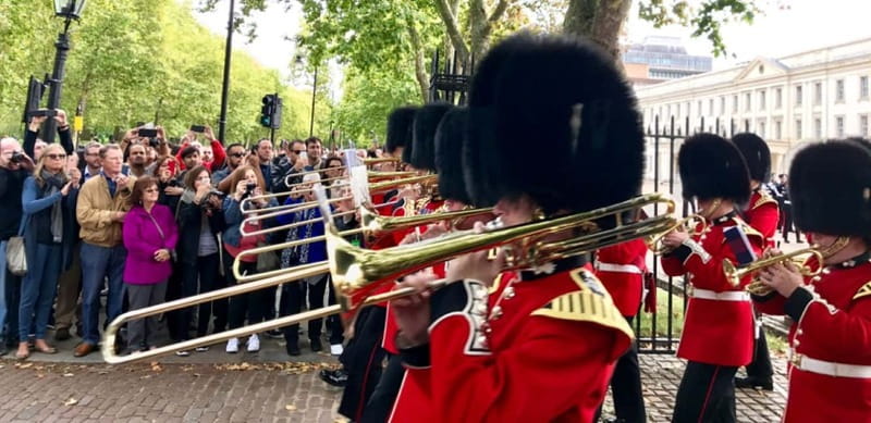 London: Ultimate One-Day Tour with Tower, Abbey & Cruise - Witness the Changing of the Guard or Queen’s Life Guard at Buckingham Palace