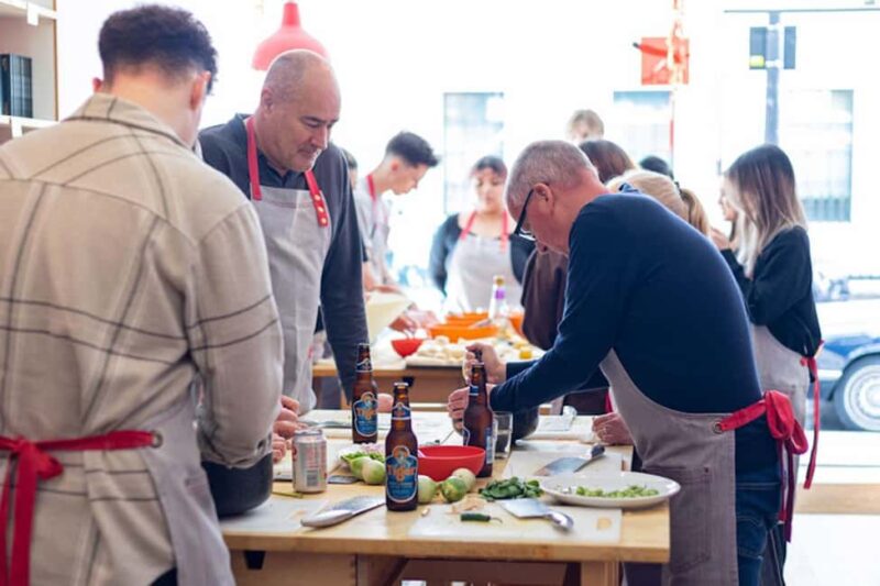London: Vegetarian Thai Cooking Class with Wine - Starting the Class at the School of Wok in South East England