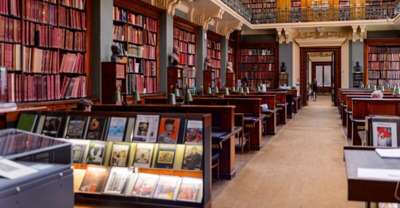 London: Victoria and Albert Museum Private Guided Tour - Unpacking the Highlights of the V&A Museum