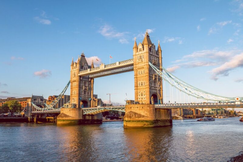 London: Vintage Bus Tour and London Eye Ticket - Vintage Double-Decker Bus: A Classic London Experience