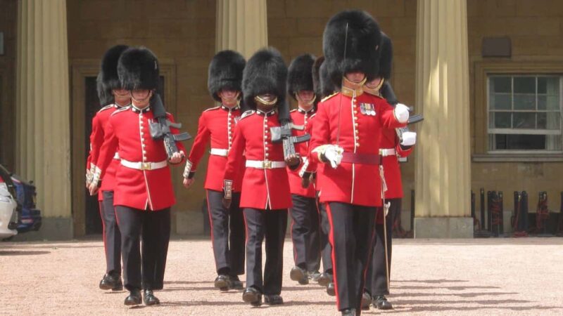 London Walking Tour with Local - Exploring the South Bank: Street Performers and Riverside Views