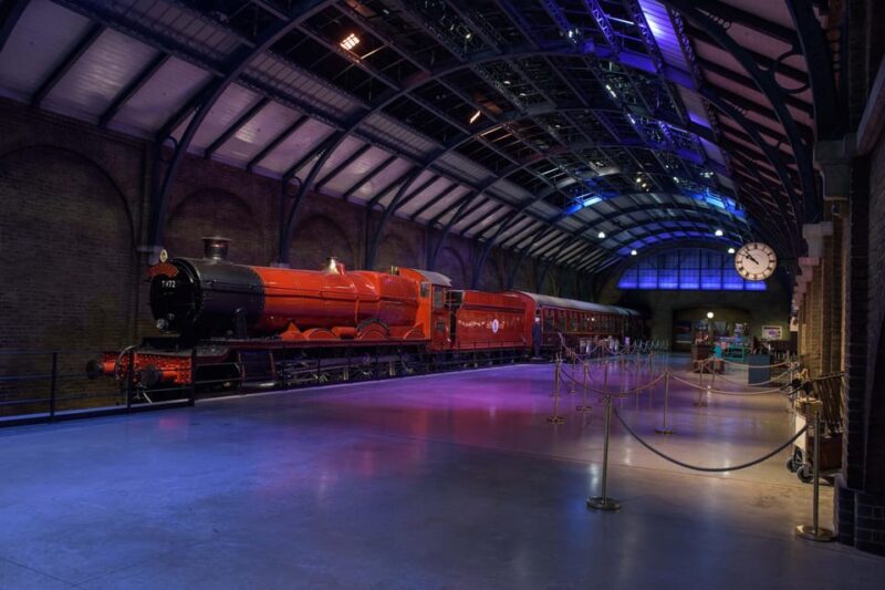London: Warner Bros. Studio Harry Potter Tour & Branded Bus - Exploring the Set of the Great Hall and Beyond