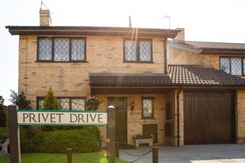 London: Warner Bros. Studio Harry Potter Tour & Branded Bus - Platform 9¾ and the Hogwarts Express Experience