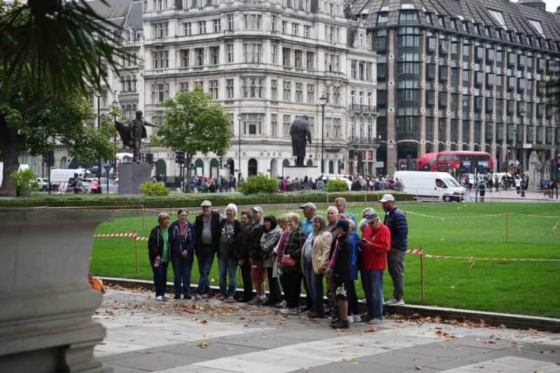 London: Westminster Abbey, Big Ben, Buckingham Palace Tour - The Walking Pace and Physical Requirements