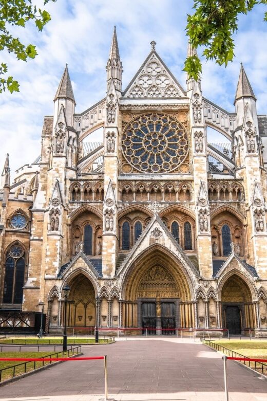 London Westminster Abbey French Tour with Fast-Track Tickets - Exploring Westminster’s Royal and Political Landmarks