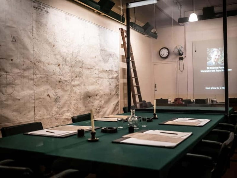 London: Westminster & Churchill War Rooms: Deluxe Tour - Inside Westminster Abbey and Trafalgar Square