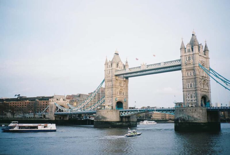 London: Westminster Guided Tour with Thames River Cruise - Meeting Point and Tour Logistics