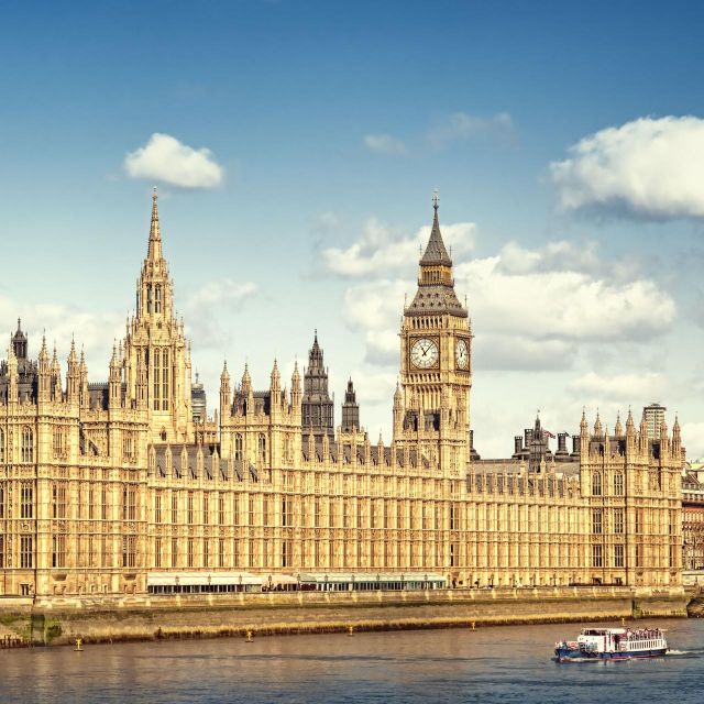 London: Westminster Private Walking Tour & London Eye - The 40-Minute Visit to Parliament Square and Big Ben