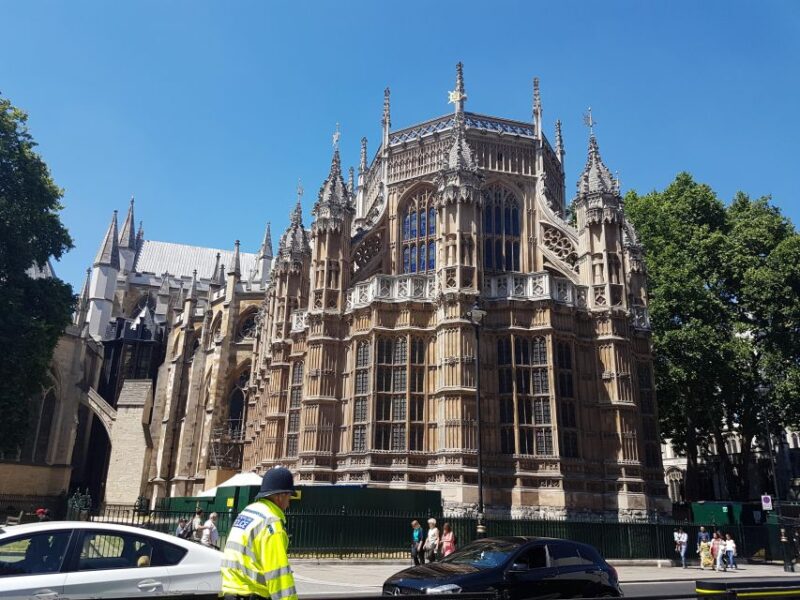 London: Wimbledon Tennis Club and Westminster Walking Tour - Guides and Their Impact on the Experience