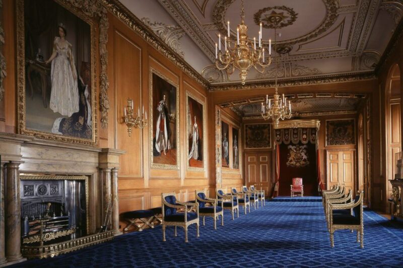 London: Windsor, Stonehenge & Bath with 14th-Century Pub - The Coach and Photographer Views: Comfort on the Move