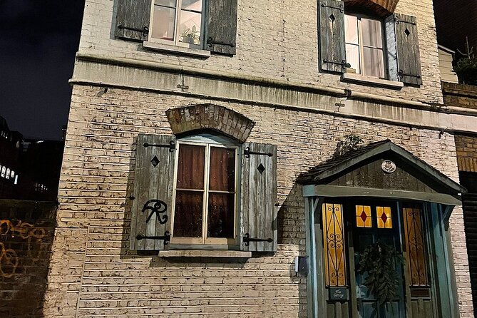 London's Ghosts & Gruesome Past Nighttime Walking Tour - Unraveling Londons Plague Pits at Charterhouse Square