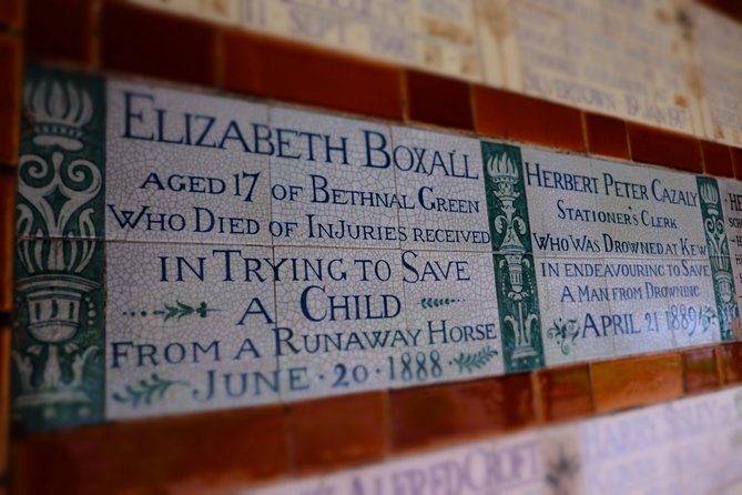 London's Hidden Gems and Secret History Private Guided Tour - Guildhall: London’s Historic Assembly Hall