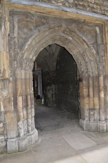 London's Hidden Treasures Tours by Black Taxi Cab - Discover Londons Oldest Structures and Quirky Stories