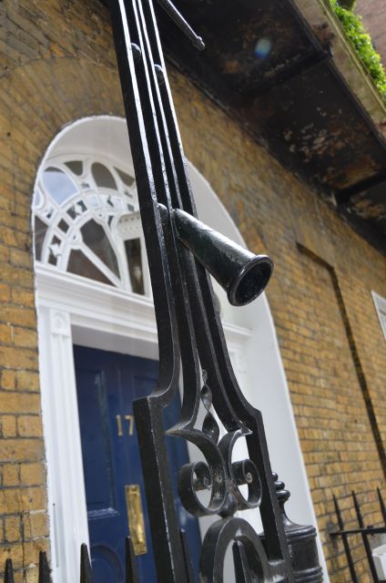 London's Hidden Treasures Tours by Black Taxi Cab - Architectural Contrasts: From Wren to the Financial District