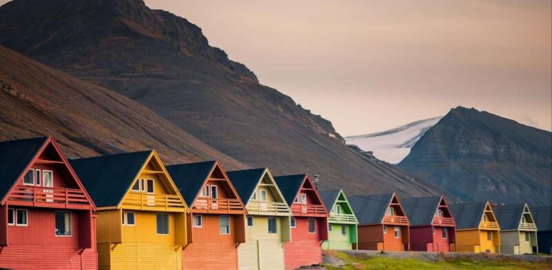 Longyearbyen: Guided Walking Tour with a Local Guide - Explore Longyearbyen’s Unique Arctic Neighborhoods