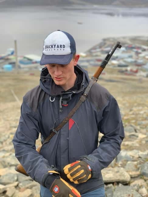 Longyearbyen: Panorama view hike - Platåfjellet Guided Hike - Reaching the Summit of Platåfjellet for Panoramic Views