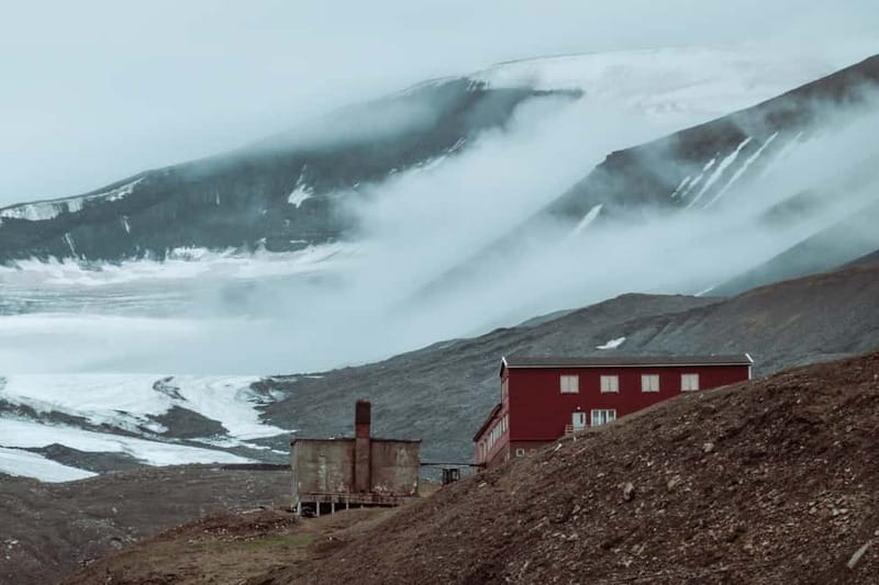Longyearbyen: Private Guided Walking Tour - Explore the Arctic Charm of Longyearbyen in a Private Guided Walk