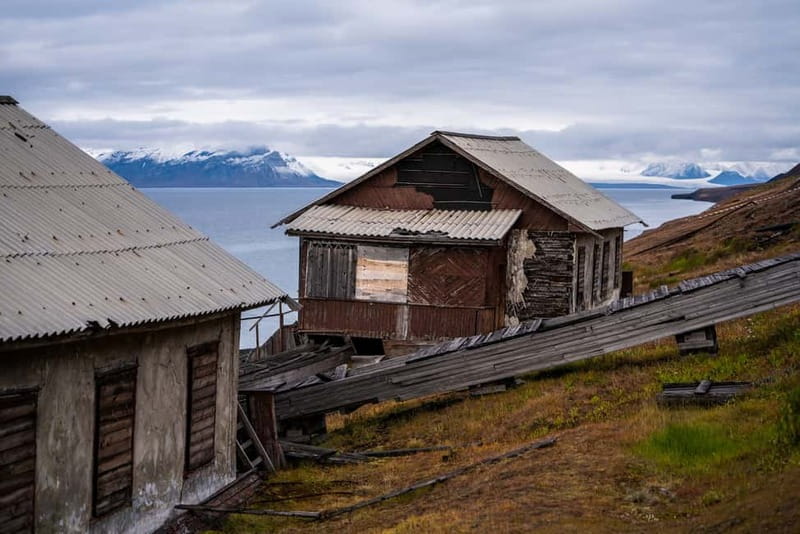 Longyearbyen: Private Guided Walking Tour - Key Points