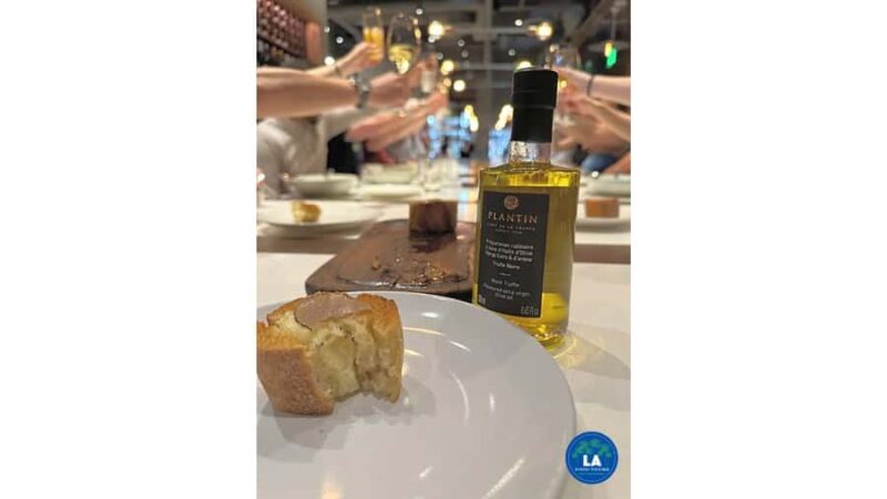 Los Angeles: Beverly Hills Food, Film & Fashion Walking Tour - Savoring the Flavors at a Local Restaurant